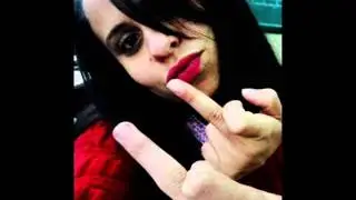 Mc Pocahontas - Eu sento rebolando chamando seu nome