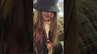 Девочка в кежуальных шмотках?? 