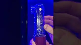 Эта лампа похожа на миньёна она выпуска СССР 