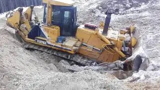 Komatsu D275A-2