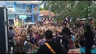 Rocker Crash Bandicoot Company