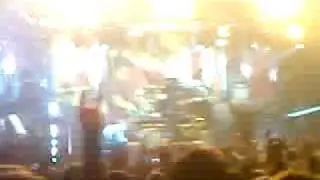 Slipknot in Offenbach Joey Jordison in the air