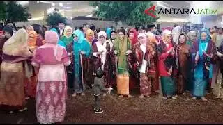 Gibran Dan Istri Ikut Menari Tor-Tor