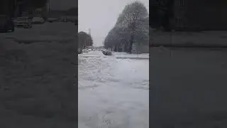 sa commence à tombé.La neige est là  protéger vous bien  cette année ça  va faire très froid