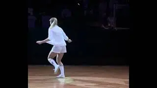 Loira Dançando Flashback