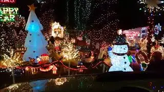 100 000 Christmas lights at this house