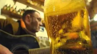 beer and music in Aristo's in Barga