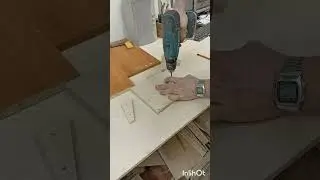 Угловая струбцина для сборки мебели из обрезков  