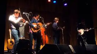Noam Pikelny, Ronnie McCoury, Bryan Sutton , Barry Bales and Luke Bulla .