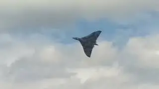 Vulcan bomber XH558 Flight over Cleethorpes Airshow 2015 before being grounded later that year.