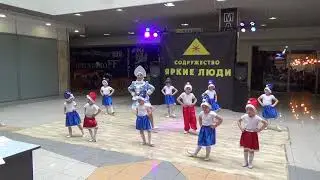 Группа СЕМИЦВЕТИКИ - Новый год у ворот - ТАНЕЦ ВОСТОКА 2018