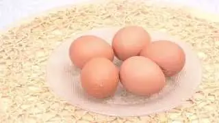 Как сварить разбитые яйца