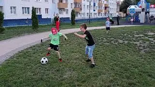 видео про Матвея Владика и Артёма играем в футбол
