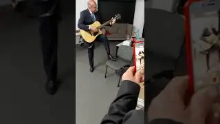 РУМЕН РАДЕВ ПЕЕ И СВИРИ НА КИТАРА