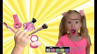 Леди Би и детская веселая история про малышек и детская игра с косметикой. видео для девочек