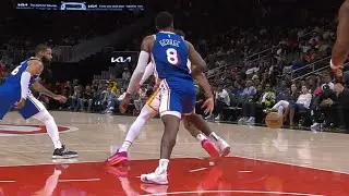 Paul George hyperextends knee in preseason game vs Hawks 😬