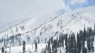 GULMARG WITH BONE CHILLING COLD AND UNLIMITED ICE.. IT'S HEAVEN.