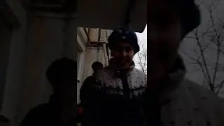 Под подъездом
