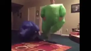 Зеленый чувак жгёт!