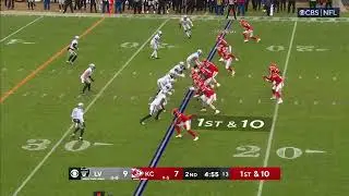 The stare down to Mahomes running in is CRAZY
