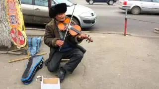 Дед классно играет на скрипке