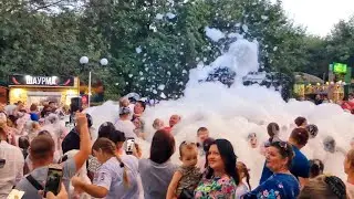 День Ейска. Плавают в пене. Стас Костюшкин. Праздничный салют