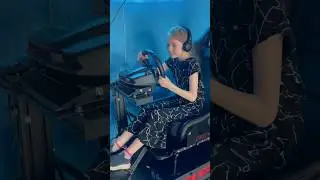 Станьте водителем настоящего гоночного автомобиля! 