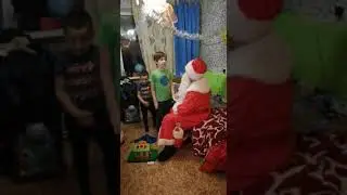Дед Мороз в гостях у детей.
