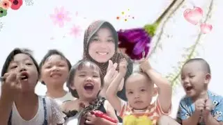 Indah dan anak-anak  bermain bernyanyi penuh dengan keseruan