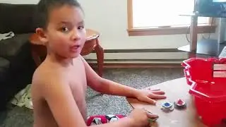 4K- Smartest kid in the world Play Beyblades Battle