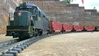 Conrail AML Bethgon II USA Trains Pennsy GP30 G-Scale Layout Outdoors On Patio