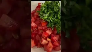 Брускетта с помидорами и базиликом