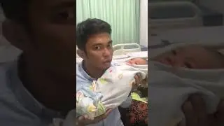 Anak lahir diadzankan kak, bukan ditakbirkan... 😁