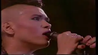 Sexy Eiffel Towers   Bow Wow Wow