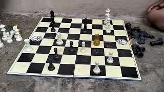 Bermain Catur dengan Senior