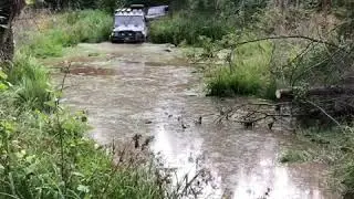 УАЗ переплывает болото, Нива на веревке. Всем нужен шноркель
