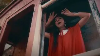 YASMIM SALVADOR performa O TREM AZUL