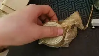Unboxing starego sowieckiego czujnika zegarowego do ustawiania zapłonu.