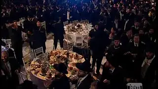 4,000 Shluchim dance together at the International Conference of Shluchim 2008
