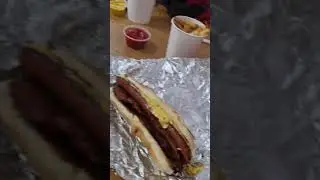 Review of five guys: Famous for their burgers and fries. Crisp bacon and unlimited drinks!