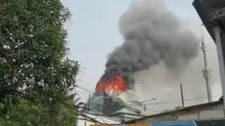 Kobaran Api Dikubah Mesjid Islamic Center Jakarta Utara
