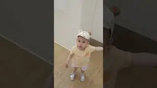 Ребенок ищет маму