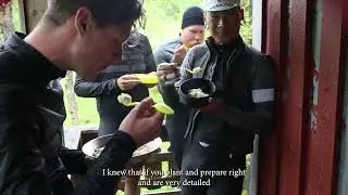 Buchtrailer: Cook & Gravel - 50 Rezepte für Campingkocher und Lagerfeuer