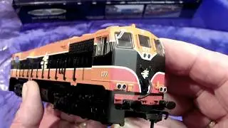 Opening  Running The Beautiful Murphy Models Irish Loco Class 071 & Matching Coaches. Hornby Triang.