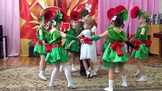 Танец "Красные маки", старшая группа