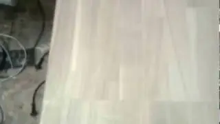 Маленький кухонный стол из обрезков ясеня и соснового щита