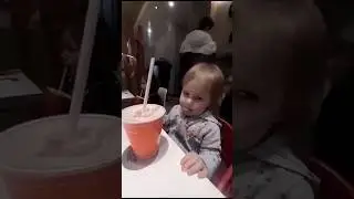 Ева Иракли решили перекусить 😎💖💕🔥🤪😘 #tiktok #бебибон #блогер #дети #мама #семья #cute