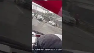 Orang gila buat roadblock di Federal Highway ..? Jalan jammed teruk !
