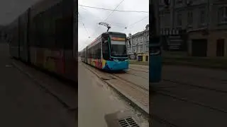 Просто красивый и новый трамвай на улице Старовокзальной в Киеве. 10.01.2021 г