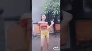Hujan Hujan enak nya yaa goyang Tiktok